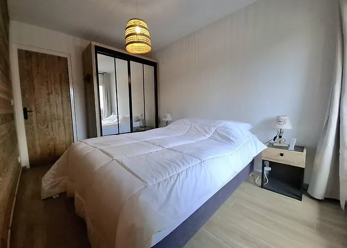 T2 Lumineux Avec Terrasse Proche Commerces Et Pistes - Fr-1-592-86 *