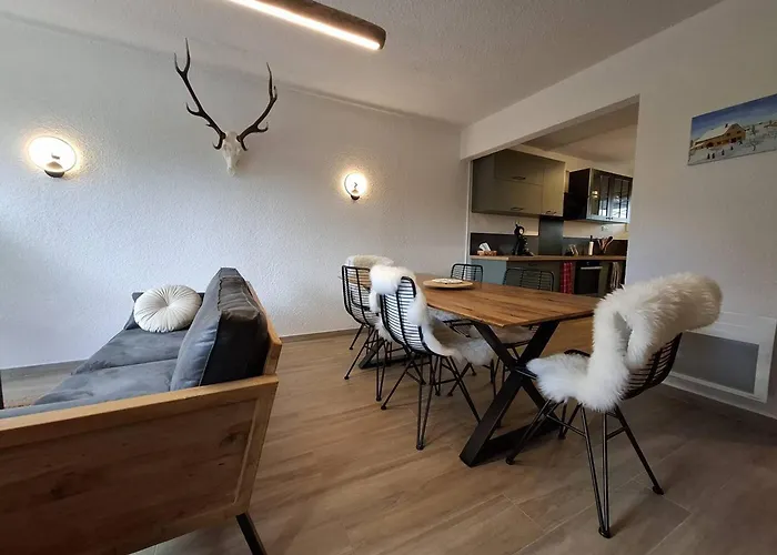 T2 Lumineux Avec Terrasse Proche Commerces Et Pistes - Fr-1-592-86